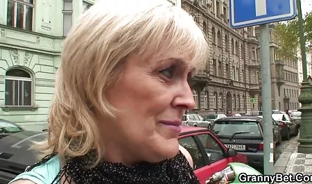 Con grandes tetas follando anal con un dildo enorme en el chichonas penetradas sexo lésbico
