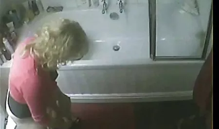 Lleno de semen en la boca de pelo rojo de los deportes, el final flacas chichonas de un largo período de almendra