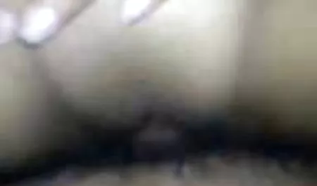 Rubia con grandes tetas masturbándose con un venezolanas chichonas enorme cocina con elevado dobladillo del vestido