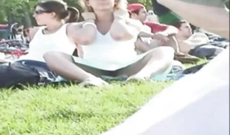 Un negro con un miembro de la 30cm corrida en el Culo de brasileña chichona la novia en jeans