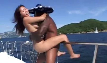 La dama videos caseros de mujeres chichonas en ropa interior en medias con grandes tetas y pavor