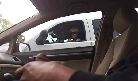Chica con tetas pequeñas consigue mega chichonas un buen follar con su novio.