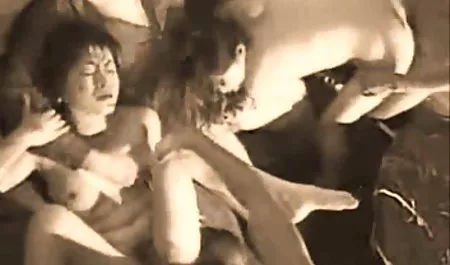 Delgado estudiante con labios sonriendo profunda caderonas tetonas xxx del pene co